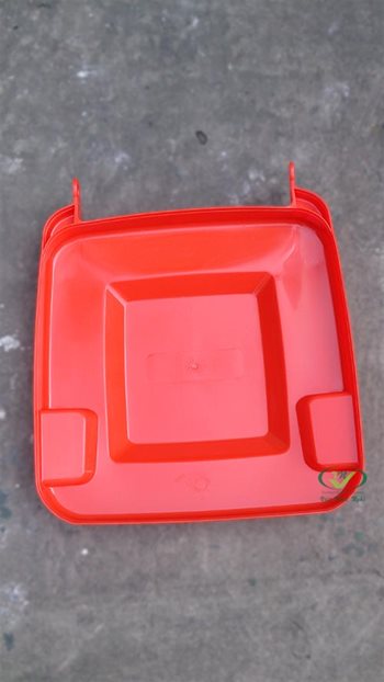 nap-thung-rac-120-lit-do-cam-mat-sau.jpg
