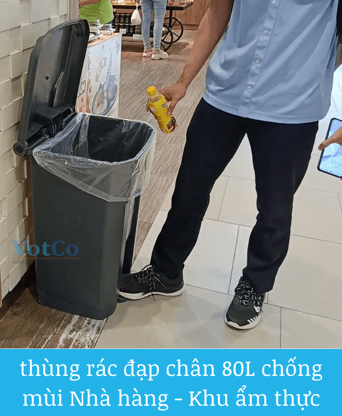 Thung-rac-dap-chan-chong-mui-nha-hang.png Thung-rac-dap-chan-chong-mui-nha-hang.png